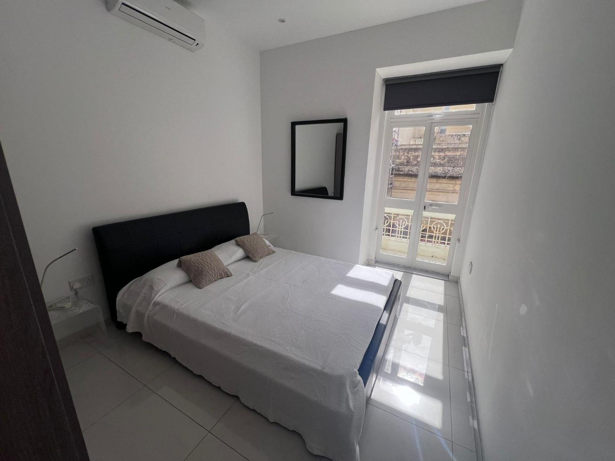 Sunny One Bedroom Apartment In Old Bakery Street Valletta Bagian luar foto